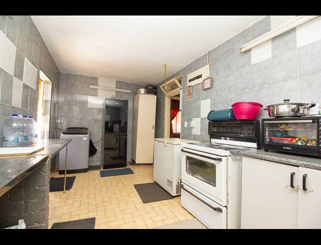 6 BEDROOM FREESTANDING FOR SALE IN MOBENI HEIGHTS